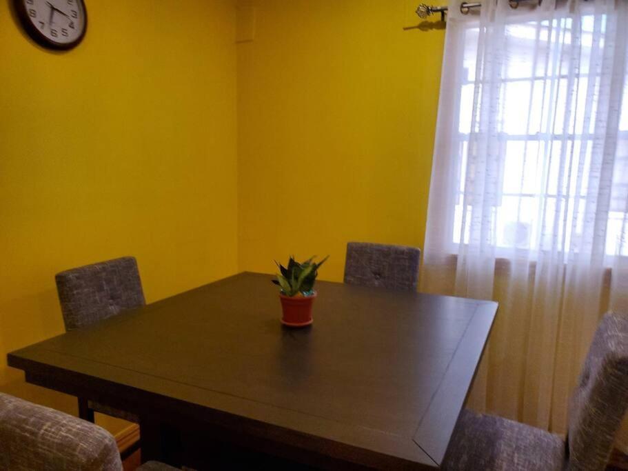 Upstairs 2 Bedroom Avalon Regia Apartment 乔治敦 外观 照片