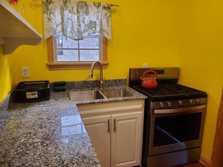 Upstairs 2 Bedroom Avalon Regia Apartment 乔治敦 外观 照片