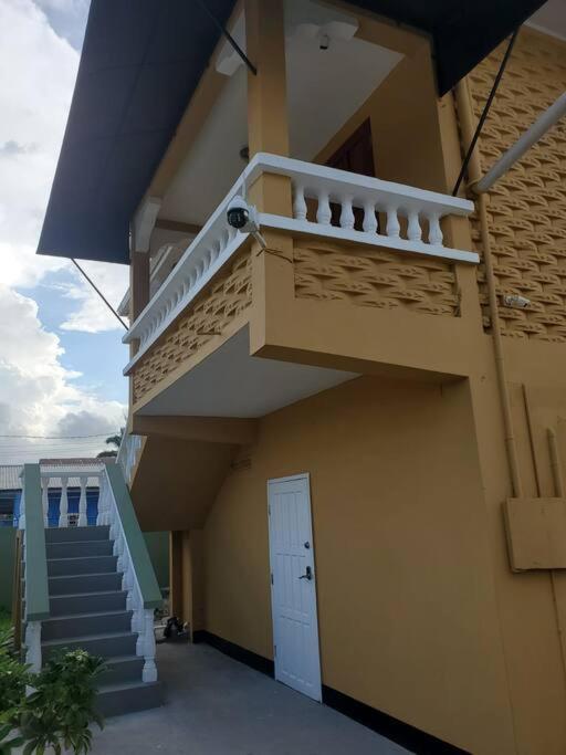 Upstairs 2 Bedroom Avalon Regia Apartment 乔治敦 外观 照片