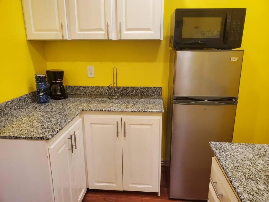 Upstairs 2 Bedroom Avalon Regia Apartment 乔治敦 外观 照片